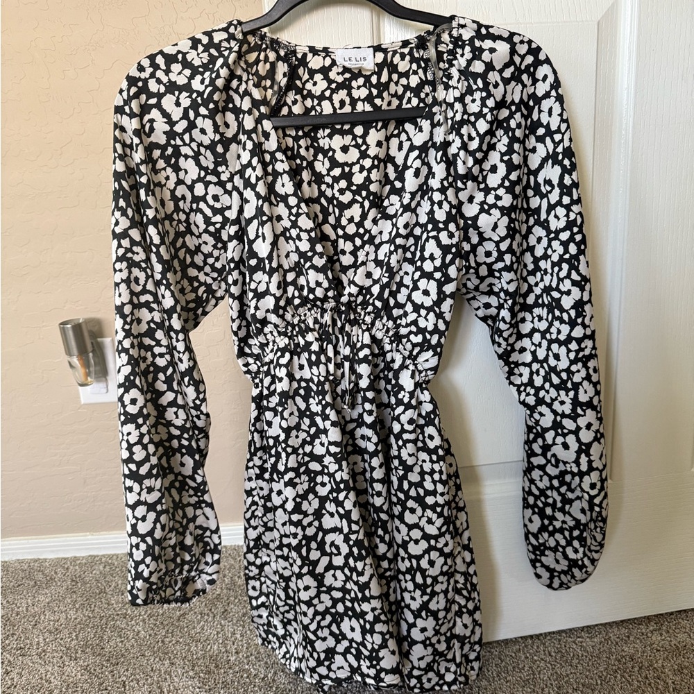 Le Lis Monochrome Floral Pattern Romper
